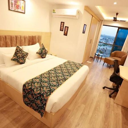 Diona Anukampa Suite With Pool Jaipur Extérieur photo